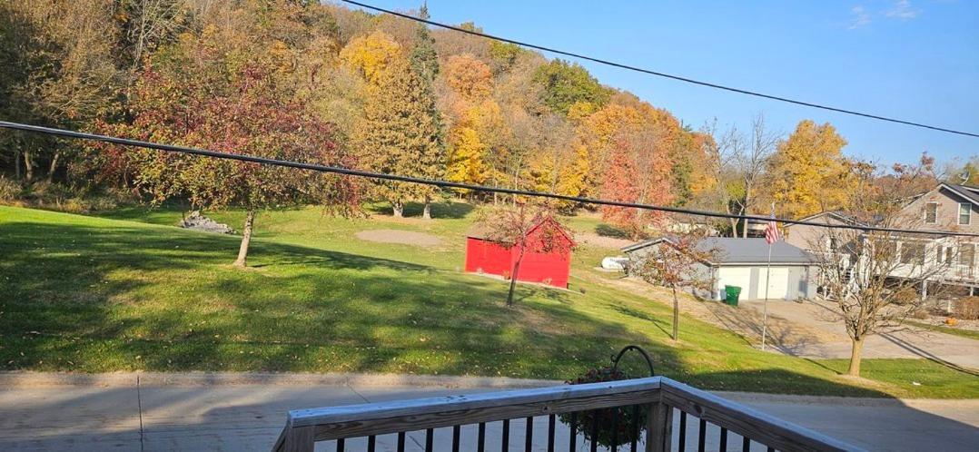 Villa Trickling Waters Retreat à Marquette Extérieur photo