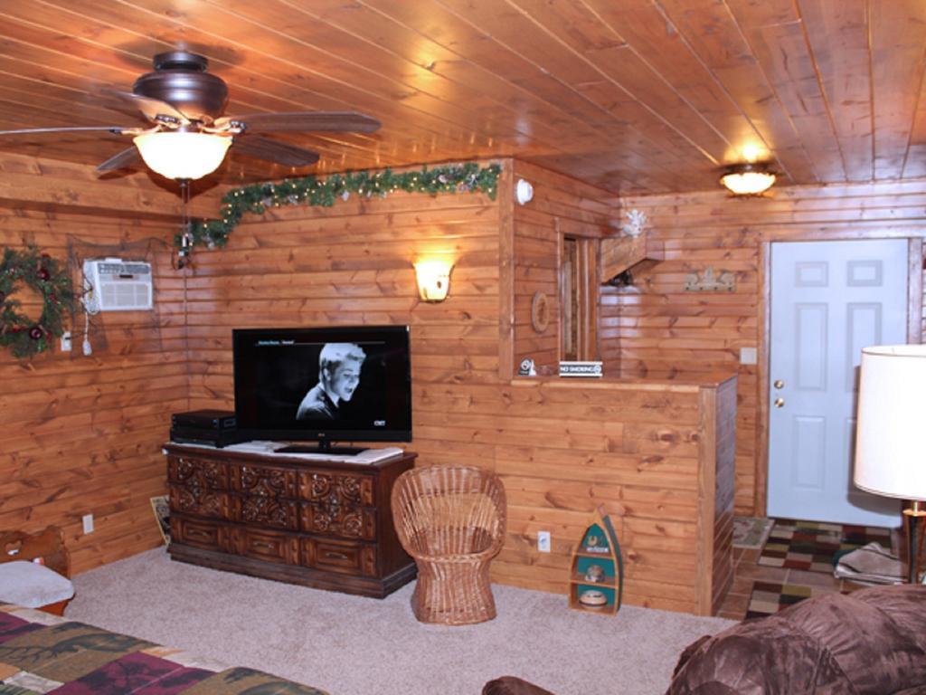 Villa Trickling Waters Retreat à Marquette Chambre photo